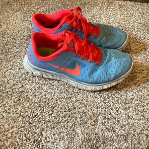 Women’s Nike tennis shoes